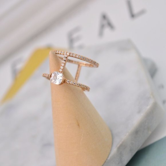 Henri Bendel Zircon Inlaid Double Ring Size 7